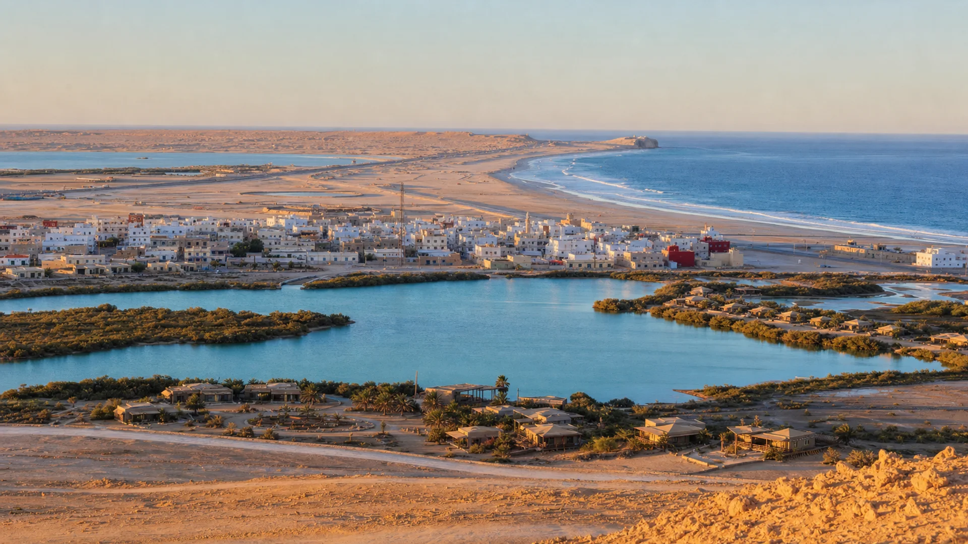 Vue comparative des hébergements entre ville, lagune et océan à Dakhla